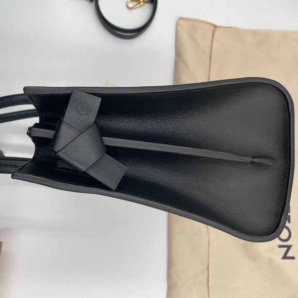 Louis Vuitton Handbag - Picture 9 of 16